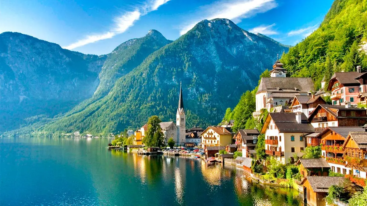 Salzburg vs Hallstatt: Which is better, Salzburg or Hallstatt?